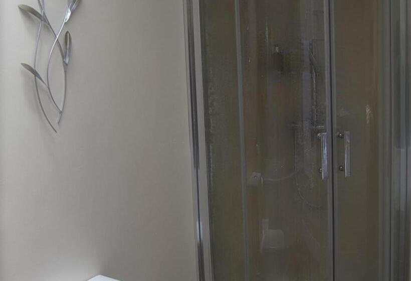 家庭间, The Walnut Tree Inn