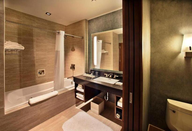 Номер Deluxe, Isleta Resort & Casino