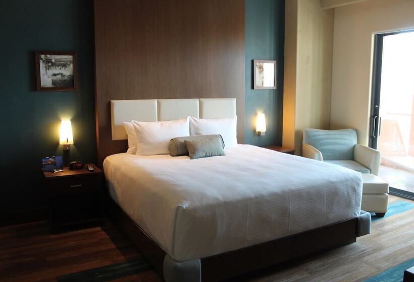 Номер Стандарт с Балконом, Isleta Resort & Casino