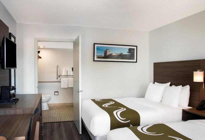 غرفة قياسية لذوى الاحتياجات الخاصة, Quality Inn Santa Fe New Mexico
