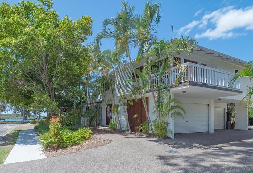 3间卧室的房子, Noosa Outrigger Beach Resort