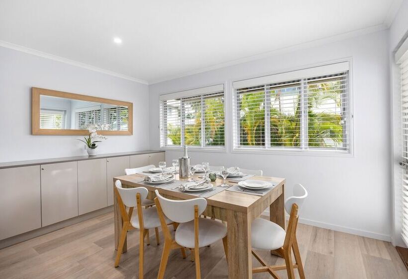 两卧行政公寓, Noosa Outrigger Beach Resort