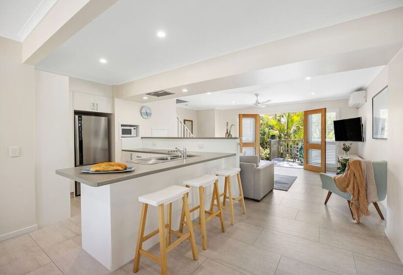 三卧行政公寓, Noosa Outrigger Beach Resort