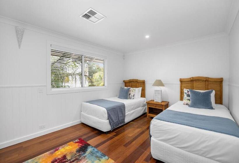 3间卧室的房子, Noosa Outrigger Beach Resort