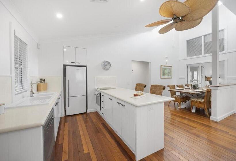 3间卧室的房子, Noosa Outrigger Beach Resort