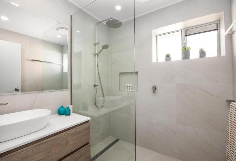 两卧行政公寓, Noosa Outrigger Beach Resort