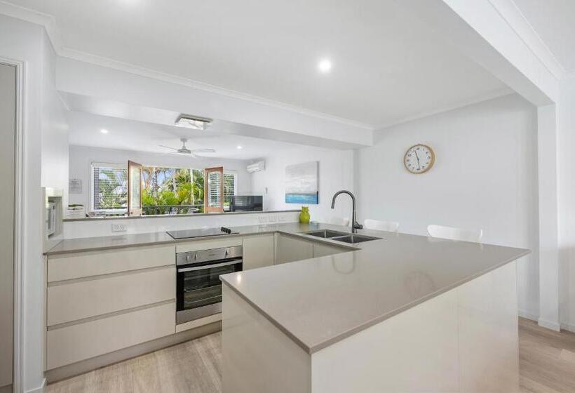 三卧行政公寓, Noosa Outrigger Beach Resort