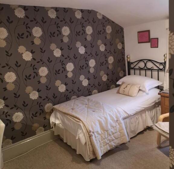 标准单人间, East Mount House