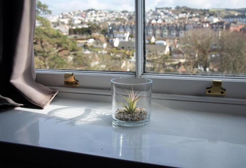 חדר סטנדרט, Epchris House