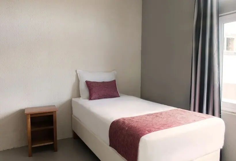 اتاق خانوادگی, La Tonnelle Guest House