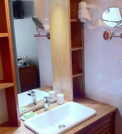 اتاق استاندارد یک نفره, La Tonnelle Guest House