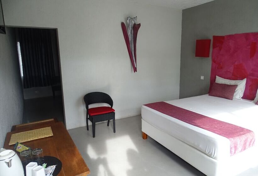 اتاق خانوادگی, La Tonnelle Guest House