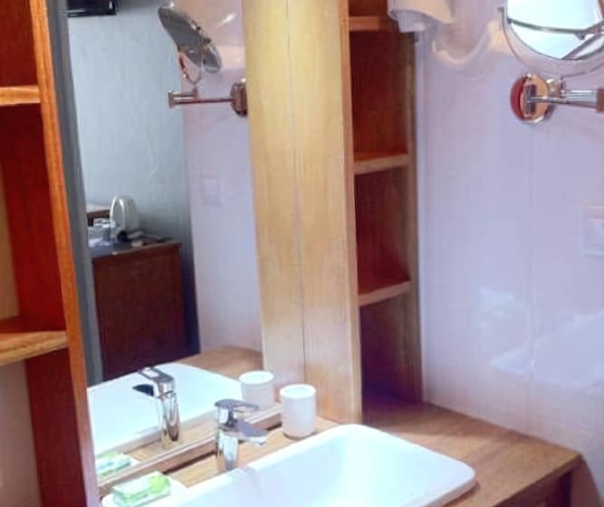 اتاق استاندارد یک نفره, La Tonnelle Guest House