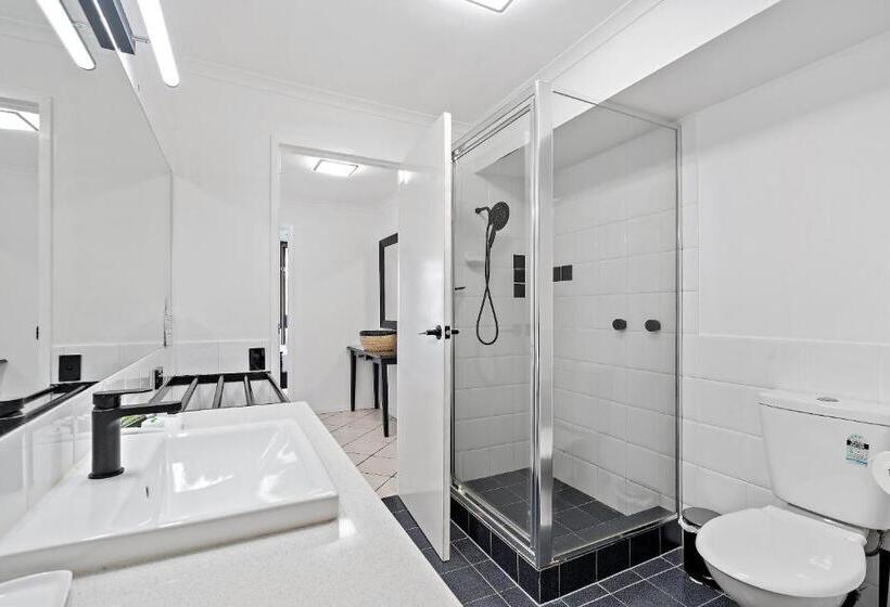 带泳池景观及3个卧室的公寓, Seaview Resort