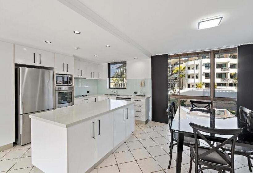 带泳池景观及3个卧室的公寓, Seaview Resort