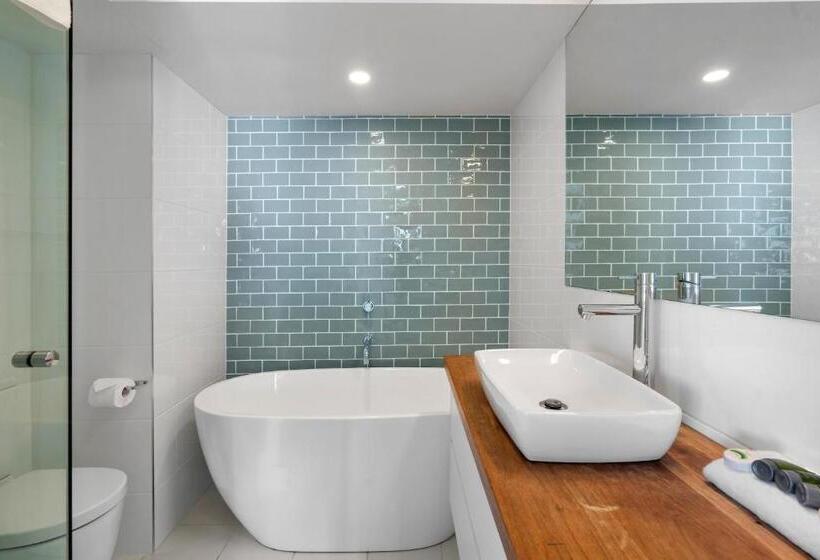 Superior 2-bedroom flat with sea view, Seaview Resort