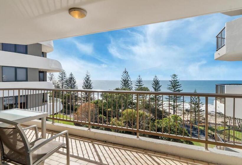 Superior 3-bedroom flat with sea view, Seaview Resort