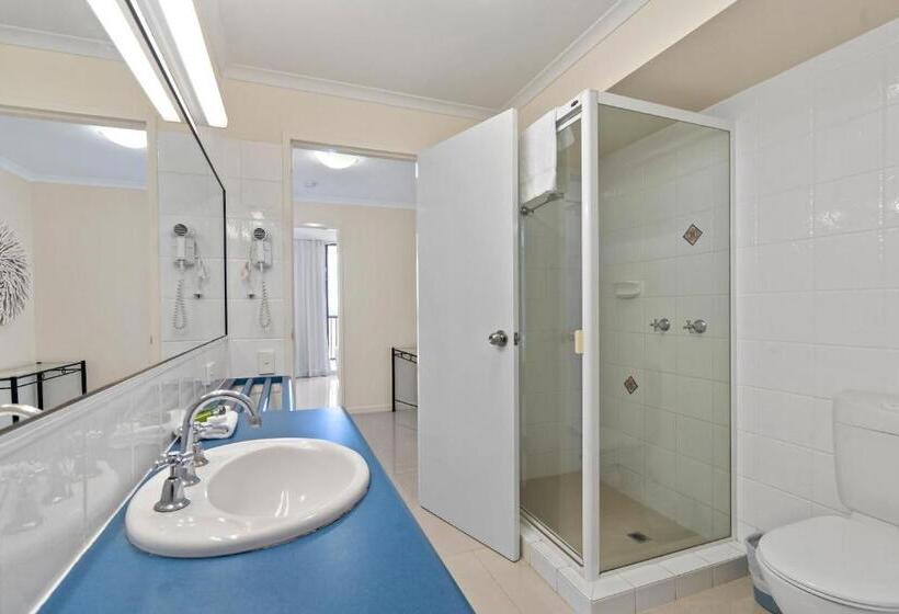 Superior 3-bedroom flat with sea view, Seaview Resort