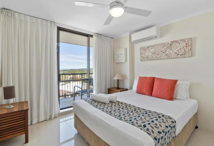 Superior 3-bedroom flat with sea view, Seaview Resort