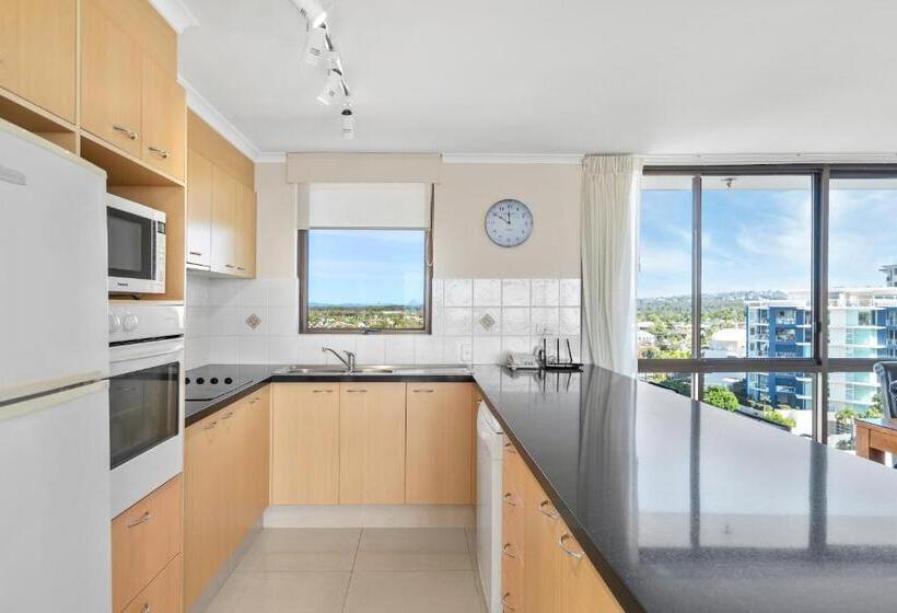 Superior 3-bedroom flat with sea view, Seaview Resort