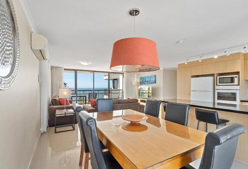 Superior 3-bedroom flat with sea view, Seaview Resort