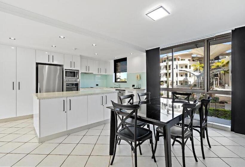 带泳池景观及3个卧室的公寓, Seaview Resort