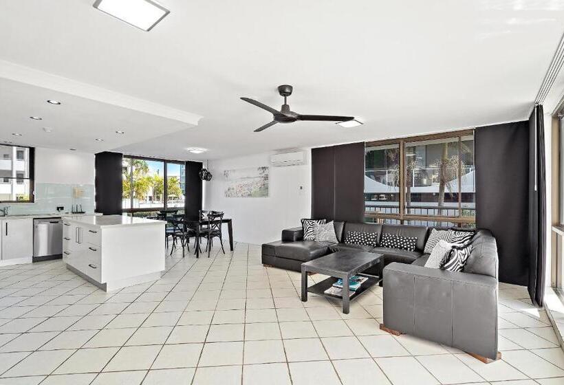 带泳池景观及3个卧室的公寓, Seaview Resort