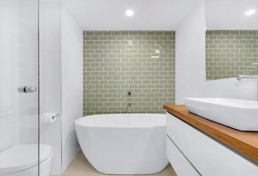 带有一个卧室和海景的高级公寓, Seaview Resort