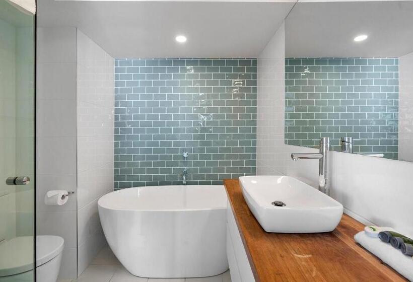 Superior 2-bedroom flat with sea view, Seaview Resort