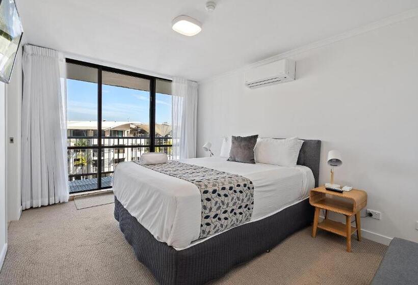 Superior 2-bedroom flat with sea view, Seaview Resort