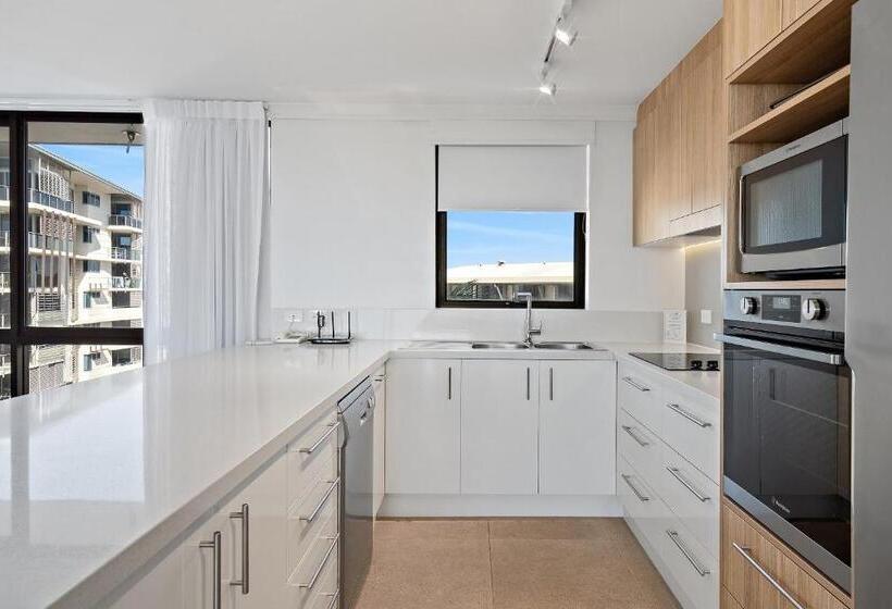 Superior 2-bedroom flat with sea view, Seaview Resort