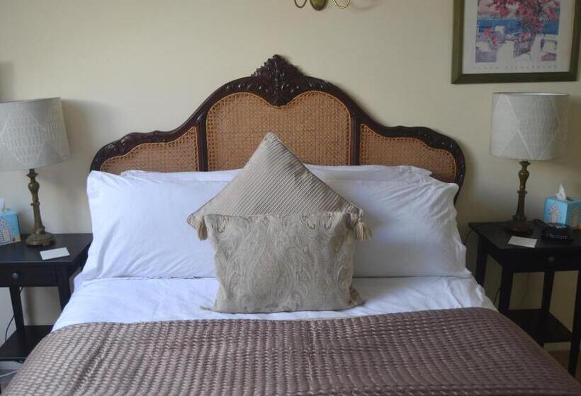 Номер Стандарт, The Waltzing Weasel B&b