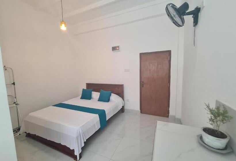 Номер Стандарт, Ceylon Lodge   Airport Transit Hostel