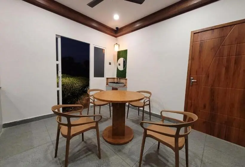 Perhehuone Puutarhanäkymä, Cloud Canopy   Tea Garden Family Pool Cottage In Vagamon