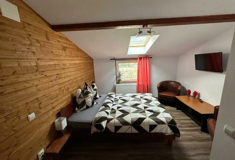 استودیو خانوادگی, Casa Rares Busteni