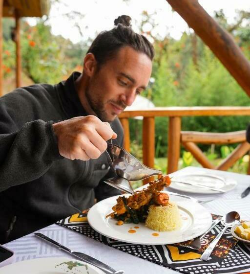 اتاق لوکس با بالکن, Gorilla Leisure Lodge