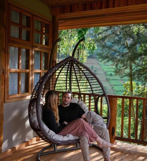 اتاق لوکس با بالکن, Gorilla Leisure Lodge