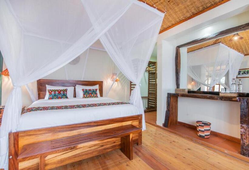 اتاق لوکس با بالکن, Gorilla Leisure Lodge