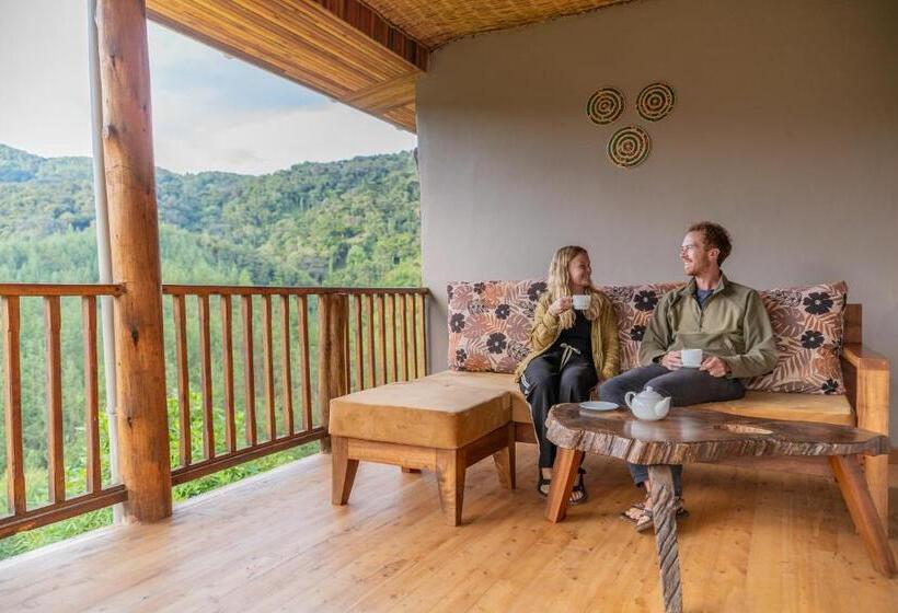 اتاق لوکس با بالکن, Gorilla Leisure Lodge