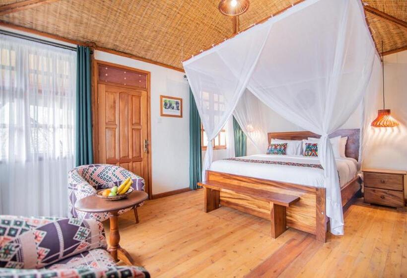 اتاق لوکس با بالکن, Gorilla Leisure Lodge