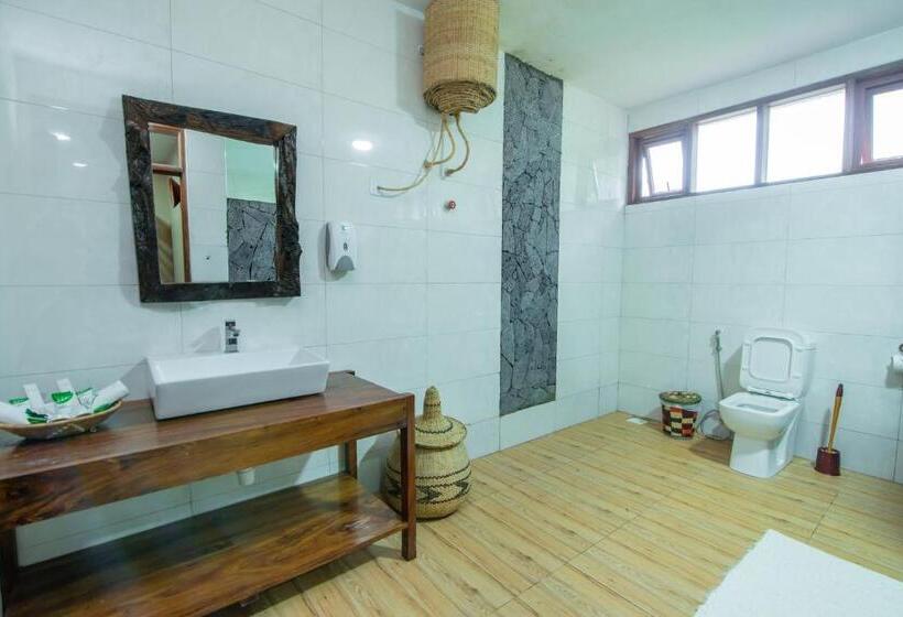 اتاق لوکس سه تخته, Gorilla Leisure Lodge