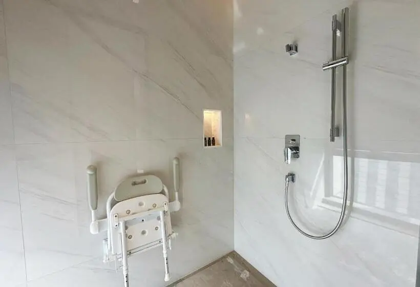 اتاق استاندارد با تخت بزرگ برای معلولان, Wyndham Handan Congtai