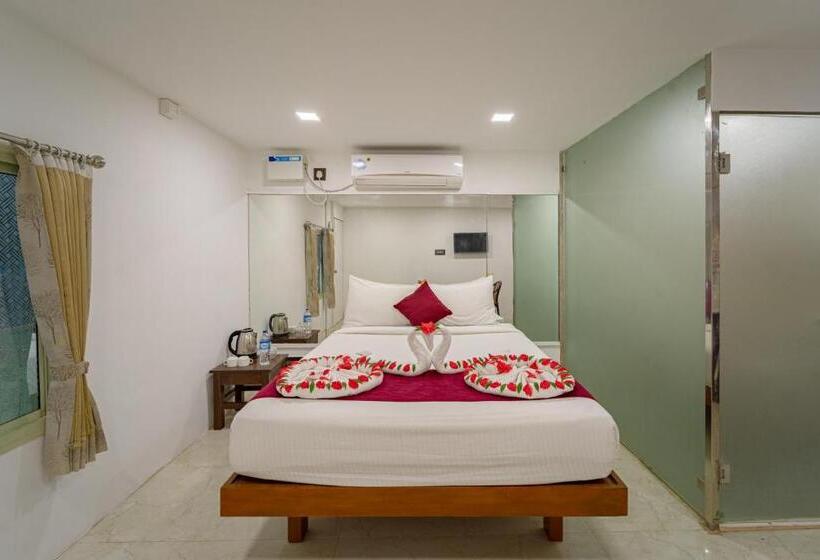 اتاق لوکس با بالکن, Nathan Resort With Swimming Pool