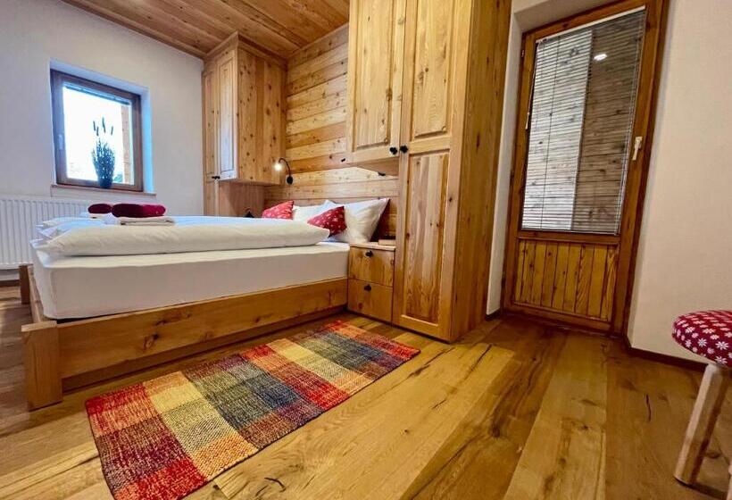 اتاق استاندارد با چشمانداز کوهستان, šurc