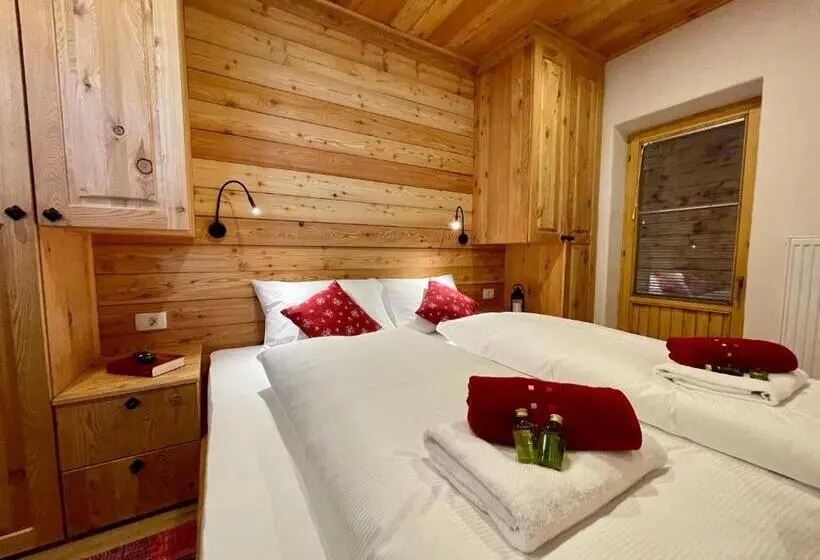 اتاق استاندارد با بالکن, šurc