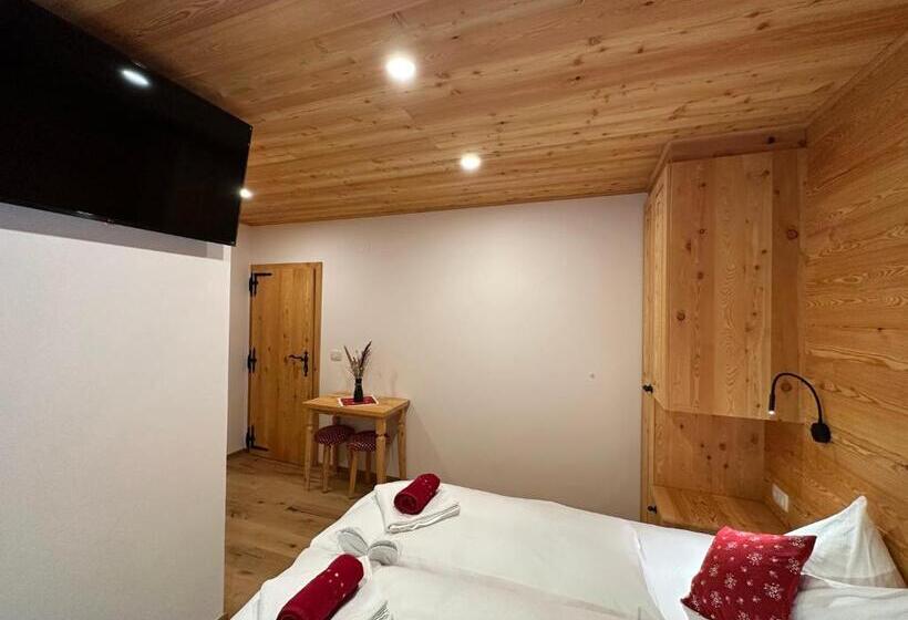 اتاق استاندارد با چشمانداز باغ, šurc