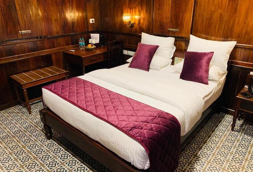 اتاق استاندارد با چشم‌انداز دریاچه, Cherai Lake Resort