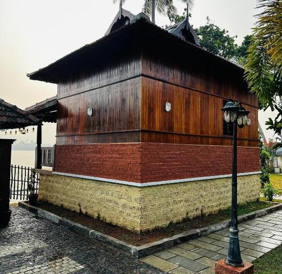Номер Стандарт Вид на Озеро, Cherai Lake Resort
