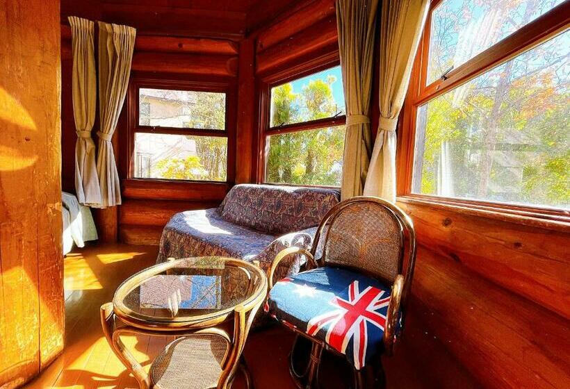 غرفة قياسية ثلاثية, Hakuba Log Hotel Meteor