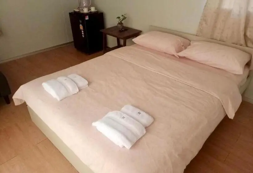 Deluxe Yhden Hengen Huone, Homey Hut Ayutthaya